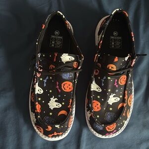 Kids Halloween shoe size 6. Never worn
